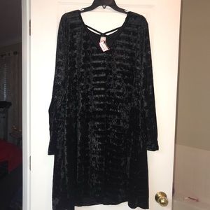 NWT Black “crushed velvet” dress.  Size 5XL.